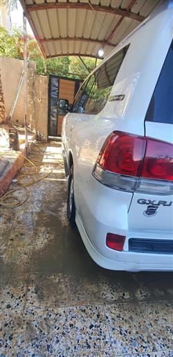 تۆیۆتا لاند کروزەر